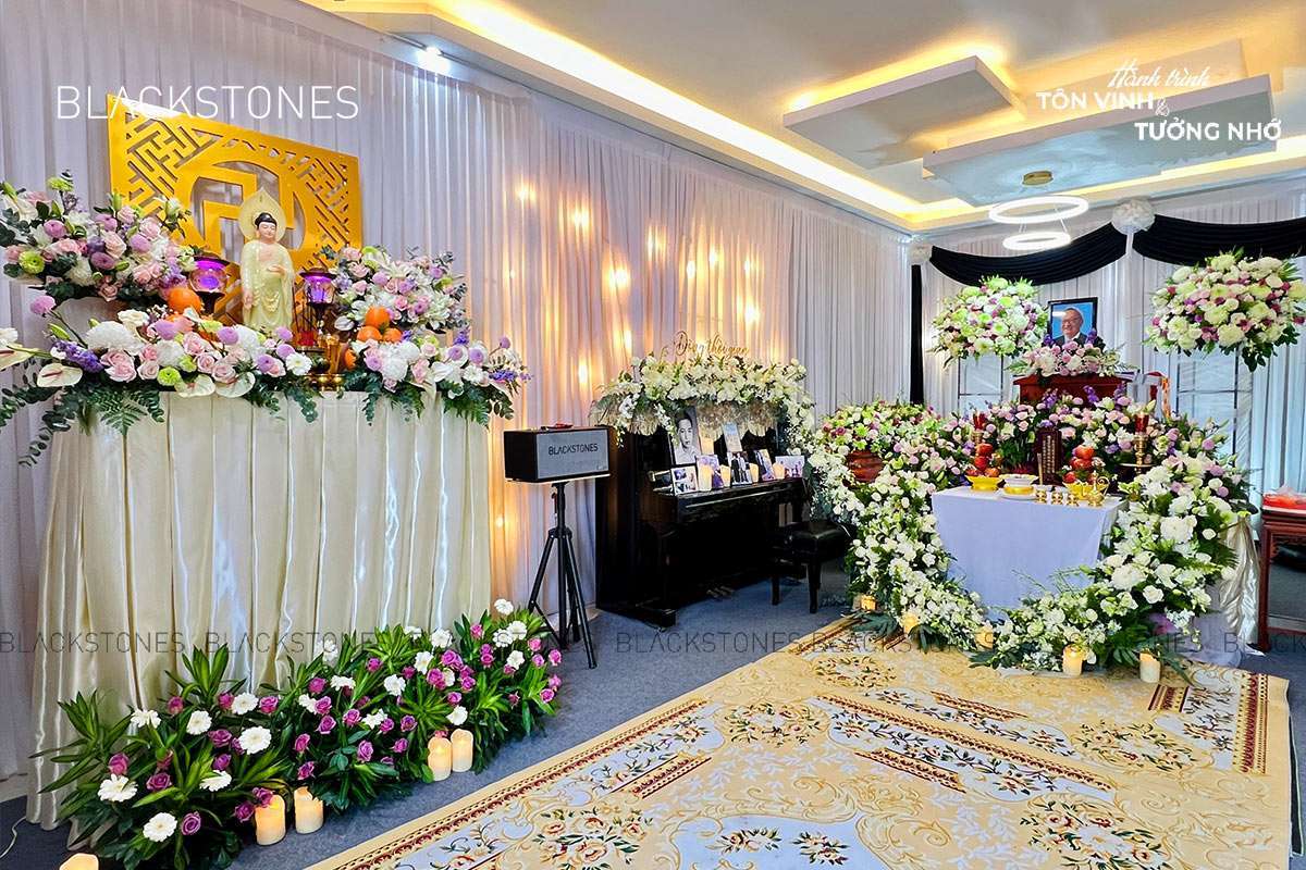 Blackstones thực hiện đám tang đầy đủ nghi thức